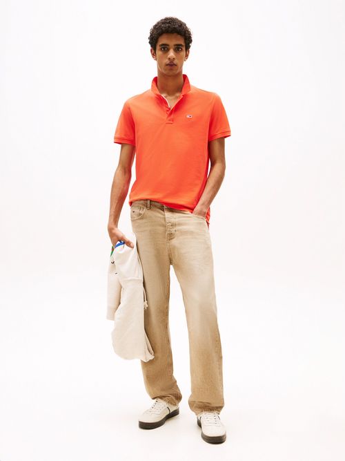 Polo-de-corte-slim-con-parche-con-logo