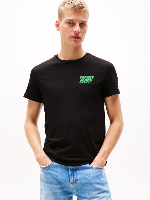 Camiseta-slim-con-logo-estilo-burbuja