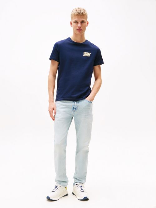 Camiseta-slim-con-logo-estilo-burbuja
