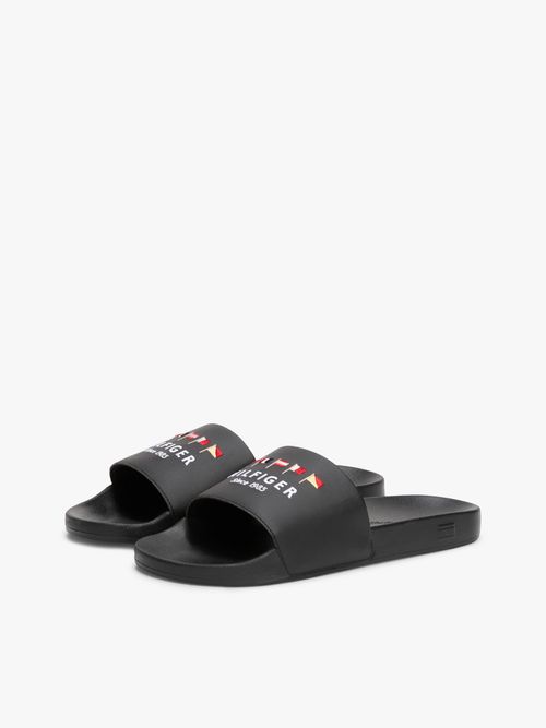 Chancletas-de-piscina-con-logo-bordado