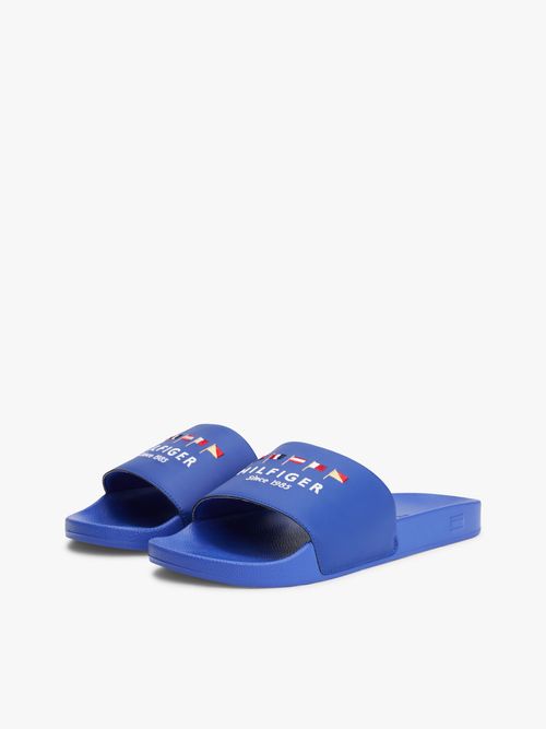 Chancletas-de-piscina-con-logo-bordado