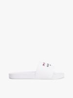 Chancletas-de-piscina-con-logo-bordado