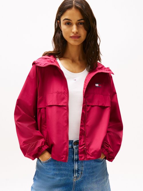 Chaqueta-cortavientos-con-parche