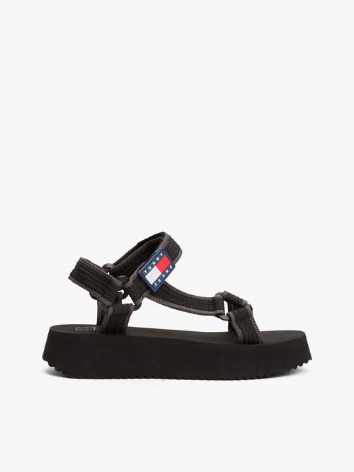 Sandalias-de-plataforma-con-suela-dentada