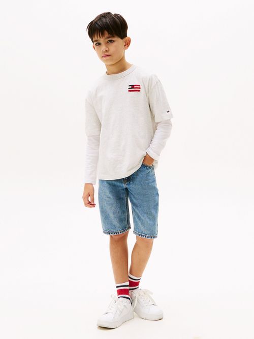 Camiseta-de-rizo-con-logo-y-parche