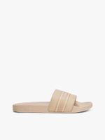 Chancletas-con-inscripcion-en-tiras