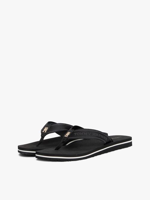 Chancletas-con-inscripcion-tonal-en-tiras