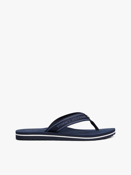 Chancletas-con-inscripcion-tonal-en-tiras