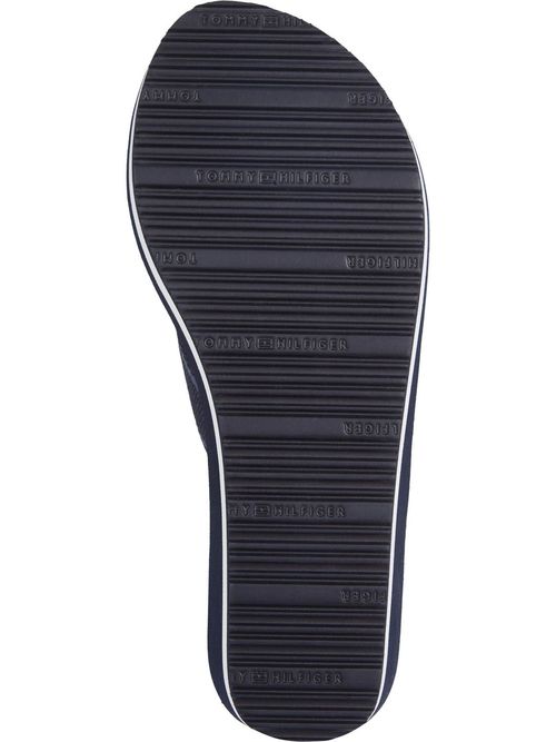 Chancletas-de-cuña-con-logo-y-rayas