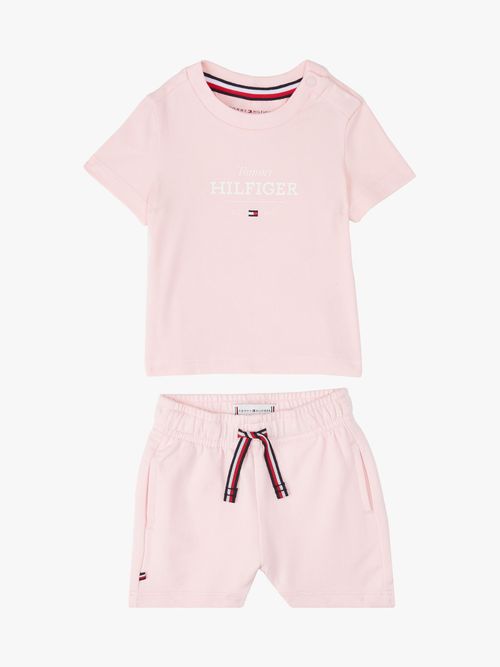 Conjunto-de-Camiseta-y-pantalon-corto