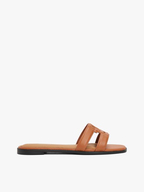 Mules-de-Cuero-con-monograma-TH
