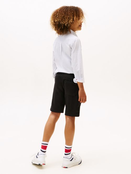 Pantalon-corto-con-logo-grafico
