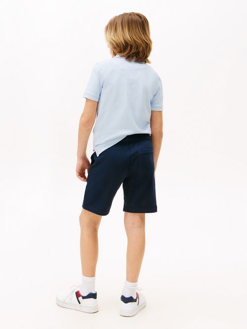 Pantalon-corto-con-logo-grafico