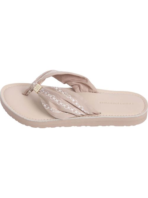 Sandalias-elevadas-con-logo