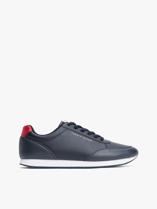 Zapatillas-con-logo-y-suela-dentada