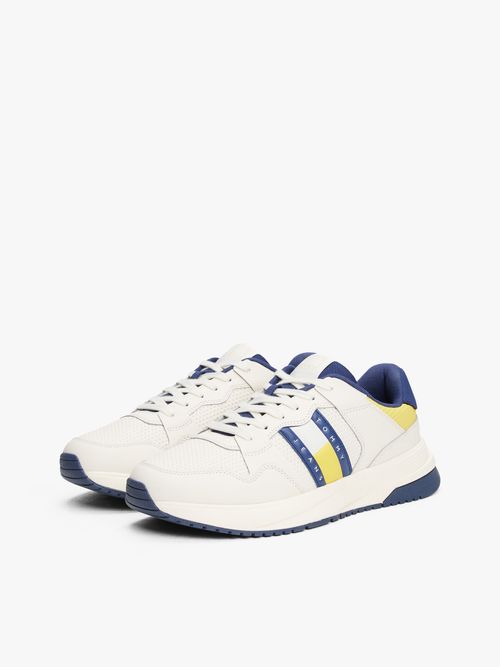 Zapatillas-deportivas-con-suela-dentada-fina
