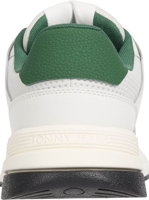 Zapatillas-deportivas-con-suela-dentada-fina