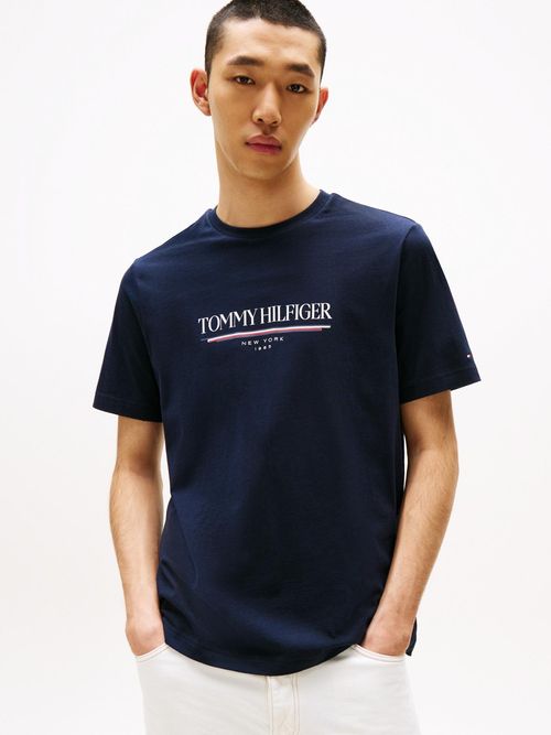 Camiseta-de-cuello-redondo-con-logo