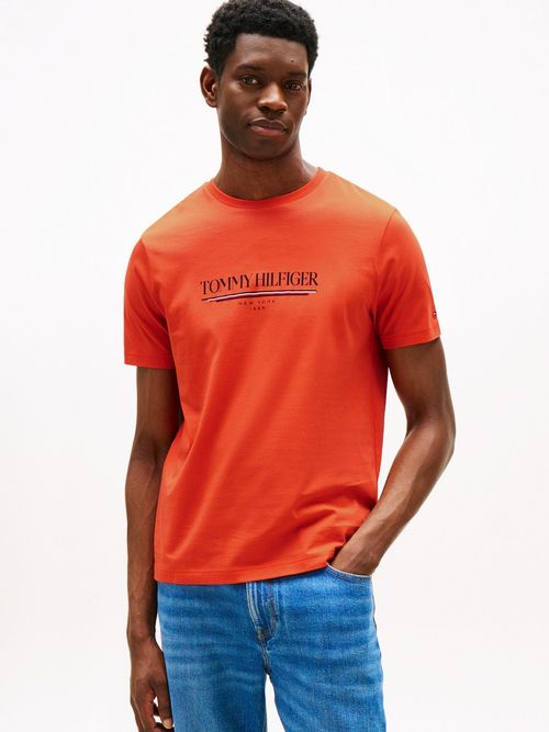Camiseta-de-cuello-redondo-con-logo