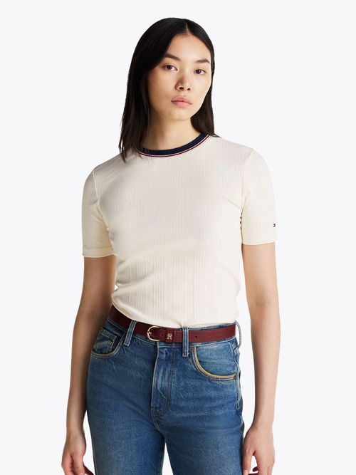 Camiseta-slim-con-cuello-a-contraste
