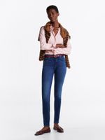 Jeans-Como-ceñidos-de-talle-medio