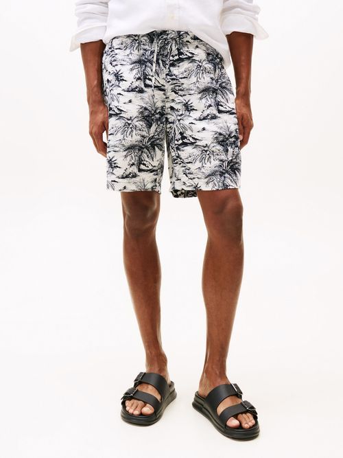 Pantalon-corto-estampado-de-palmeras-