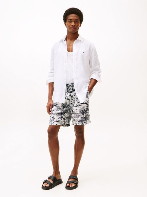Pantalon-corto-estampado-de-palmeras-