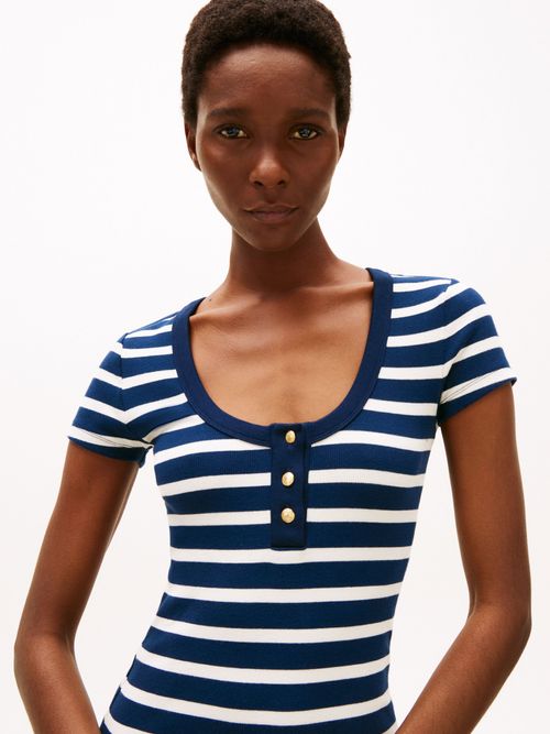 Vestido-midi-con-estampado-a-raya-