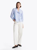 Camisa-de-rayas-con-cuello-con-volantes