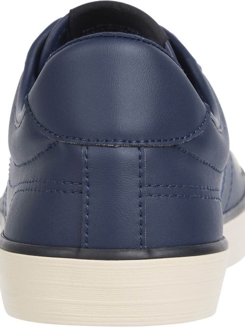 Zapatillas-con-refuerzos-de-goma