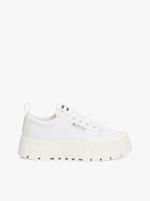Zapatillas-de-plataforma-con-suela-dentada