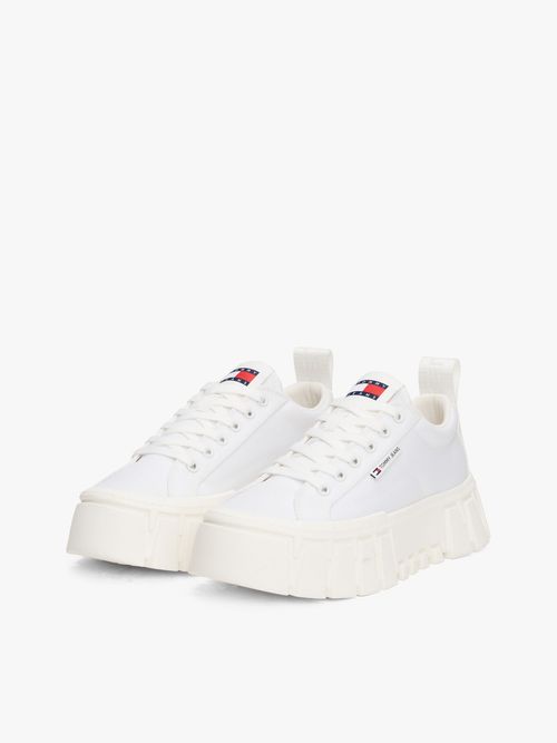 Zapatillas-de-plataforma-con-suela-dentada
