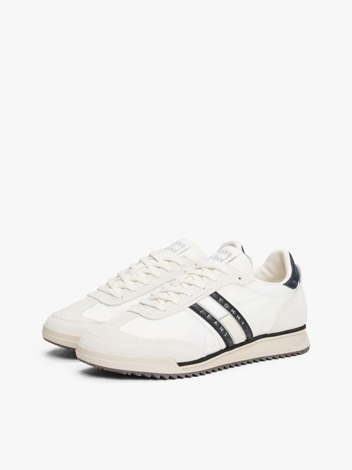 Zapatillas-de-running-con-mezcla-de-texturas