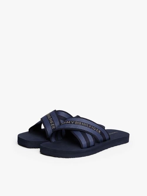 Chancletas-con-tiras-cruzadas-y-logo