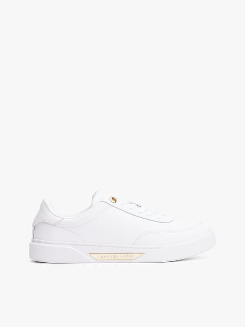 Zapatillas-con-adorno-dorado