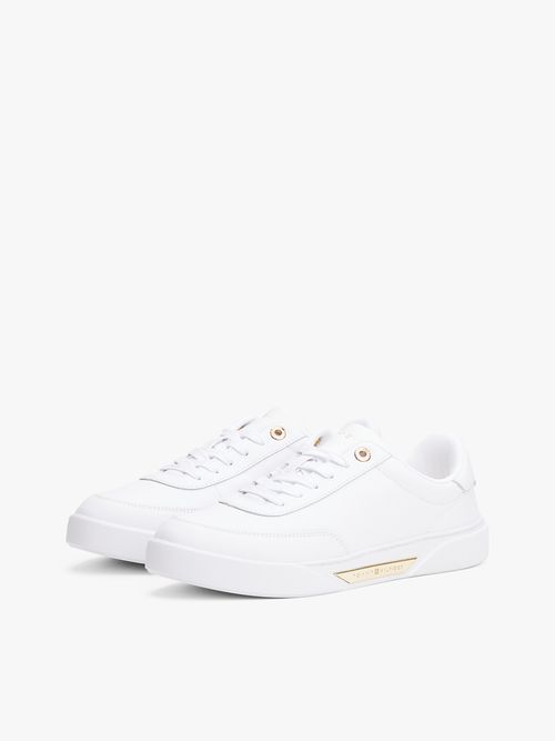 Zapatillas-con-adorno-dorado