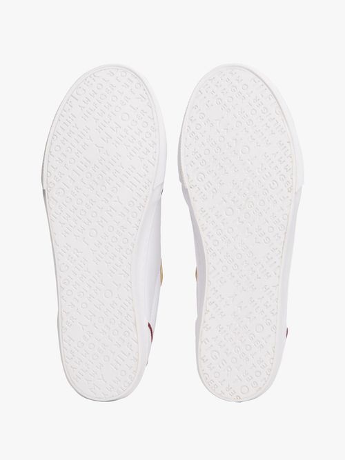 Zapatillas-cupsole-con-insignia-metalica