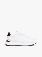 Zapatillas-de-cuero-con-ribete-dorado