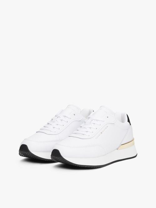 Zapatillas-de-cuero-con-ribete-dorado