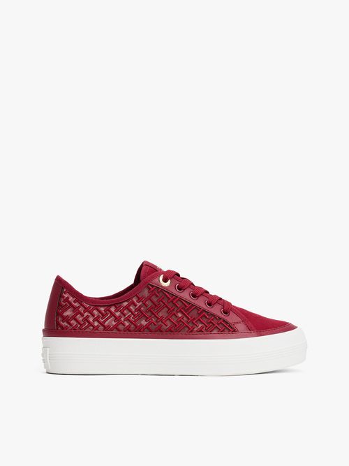 Zapatillas-de-malla-con-monogramas-bordados
