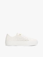 Zapatillas-de-malla-con-monogramas-bordados