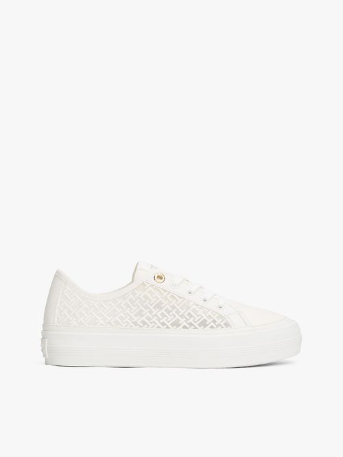 Zapatillas-de-malla-con-monogramas-bordados