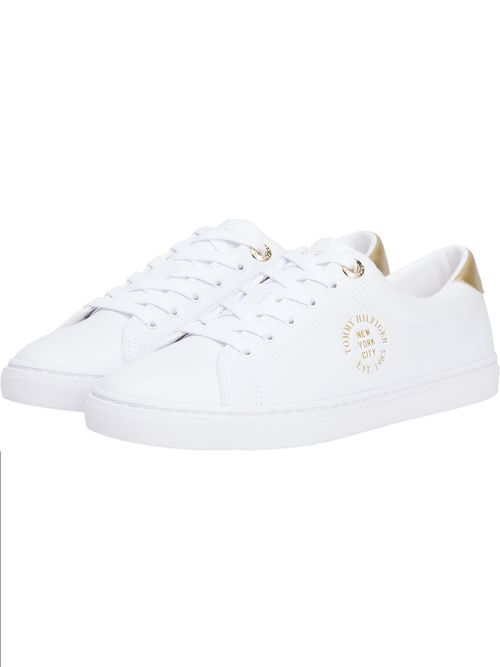 Zapatillas-IM-con-detalles-en-dorado-