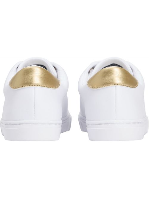 Zapatillas-IM-con-detalles-en-dorado-