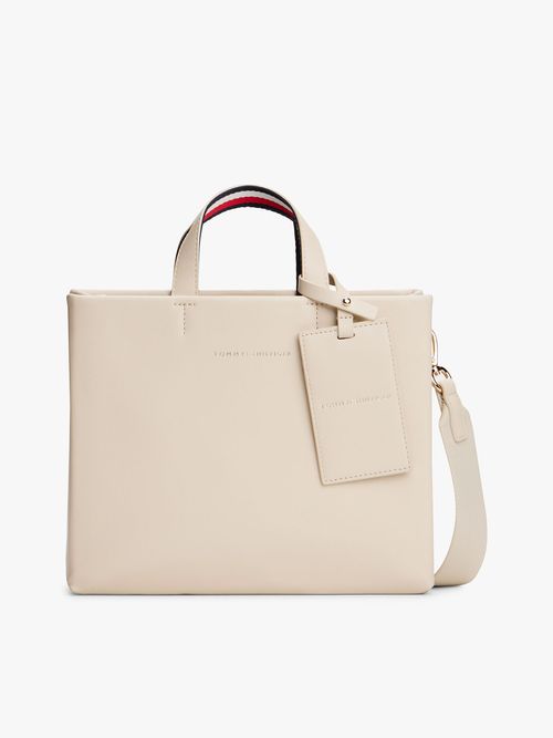 Bolso-tote-con-correa-cruzada-y-etiqueta