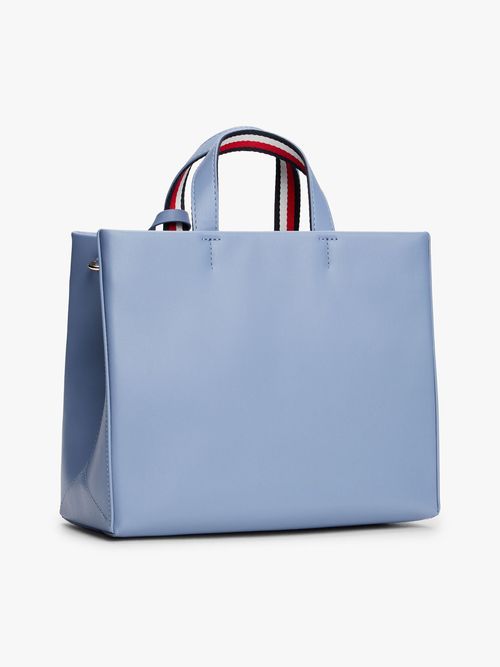 Bolso-tote-con-correa-cruzada-y-etiqueta