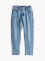 Jeans-rectos-con-efecto-desteñido