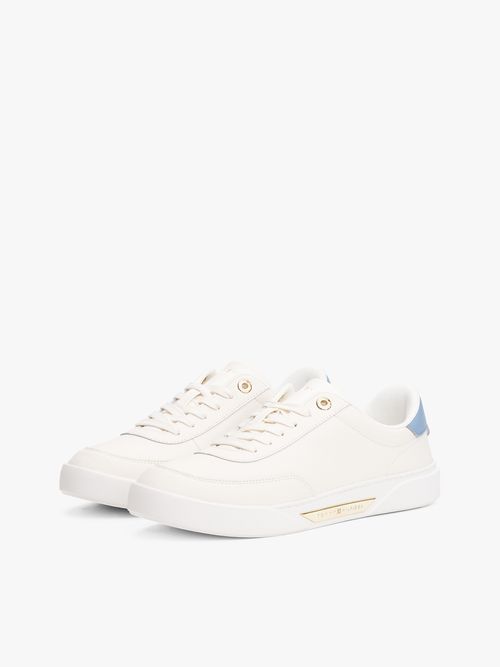 Zapatillas-con-adorno-dorado