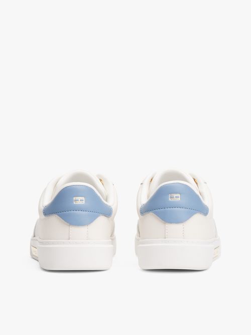 Zapatillas-con-adorno-dorado