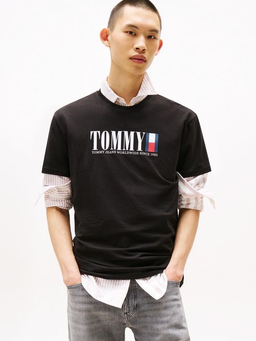Camiseta-de-cuello-redondo-con-logo